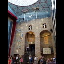 Der überdachte, zweite große Raum des Museums